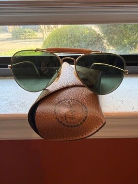 Ray-Ban Gold Frame Green Lens Aviator Sunglasses